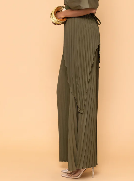 Comfy High-Waisted Pleated Trousers