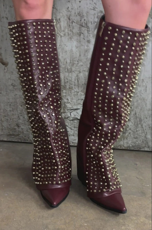 BURGUNDY STUDDED WESTERN BOOT