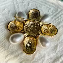 Brooch Baroque Court Style PEFoil Brooches Pins